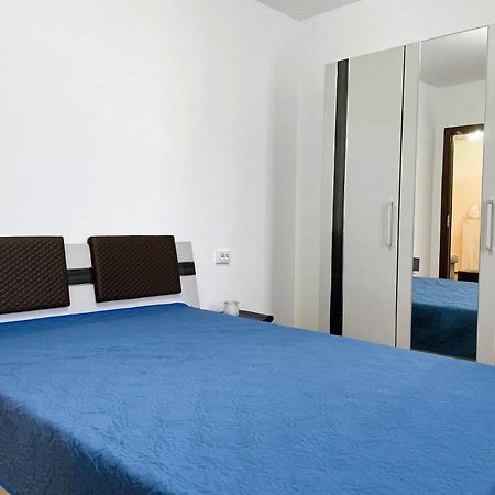 Royal Palace - City Center Accommodation Bukares Bagian luar foto