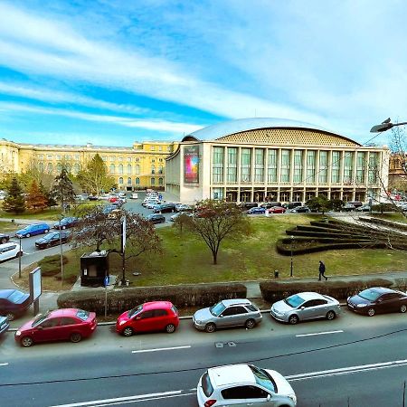 Royal Palace - City Center Accommodation Bukares Bagian luar foto