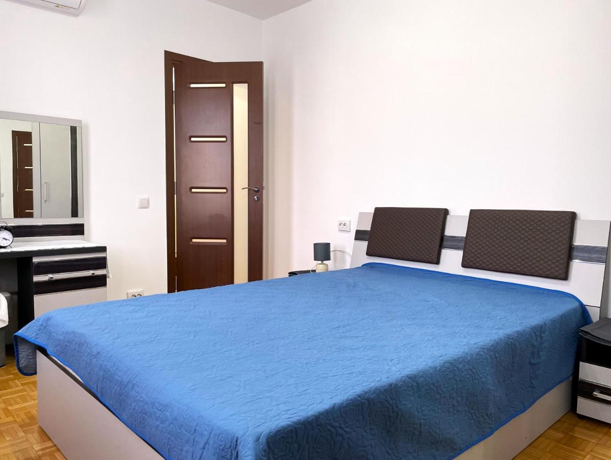 Royal Palace - City Center Accommodation Bukares Bagian luar foto
