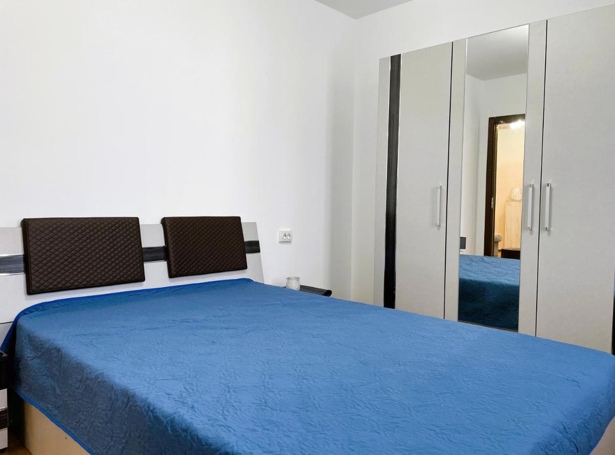 Royal Palace - City Center Accommodation Bukares Bagian luar foto