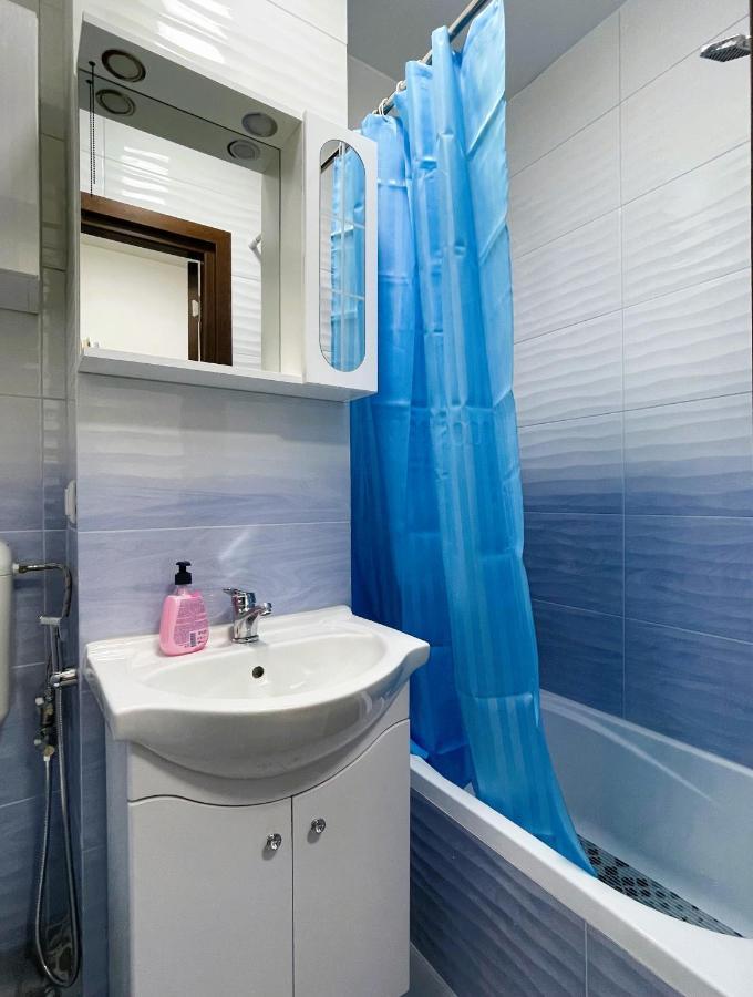 Royal Palace - City Center Accommodation Bukares Bagian luar foto