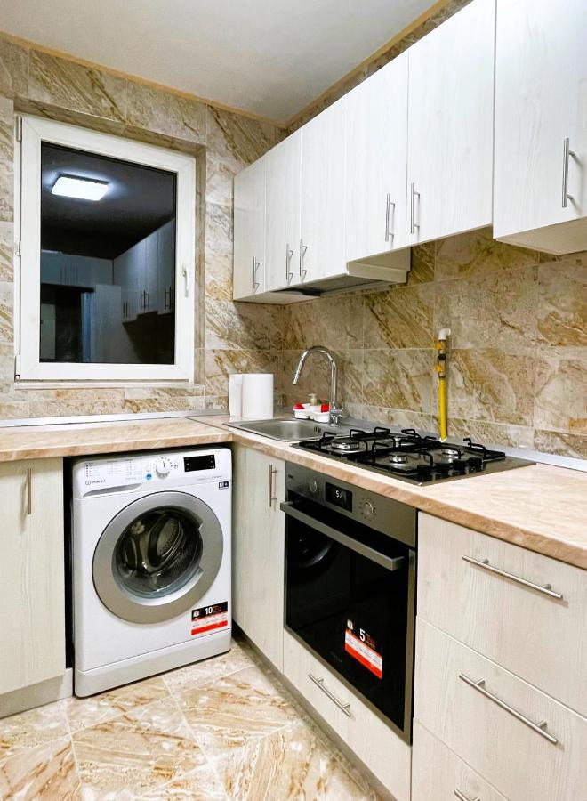 Royal Palace - City Center Accommodation Bukares Bagian luar foto
